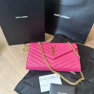 PINK YSL- CLASSIC CASSANDRE CHAIN WALLET IN GRAIN DE POUDRE LEATHER